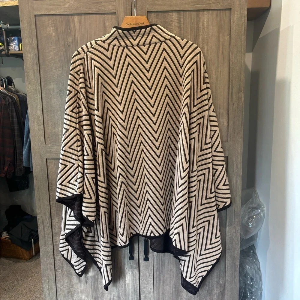 Chico's Travelers L/XL Jacquard Jacket Cape with Chevron Pattern - Picture 2 of 8